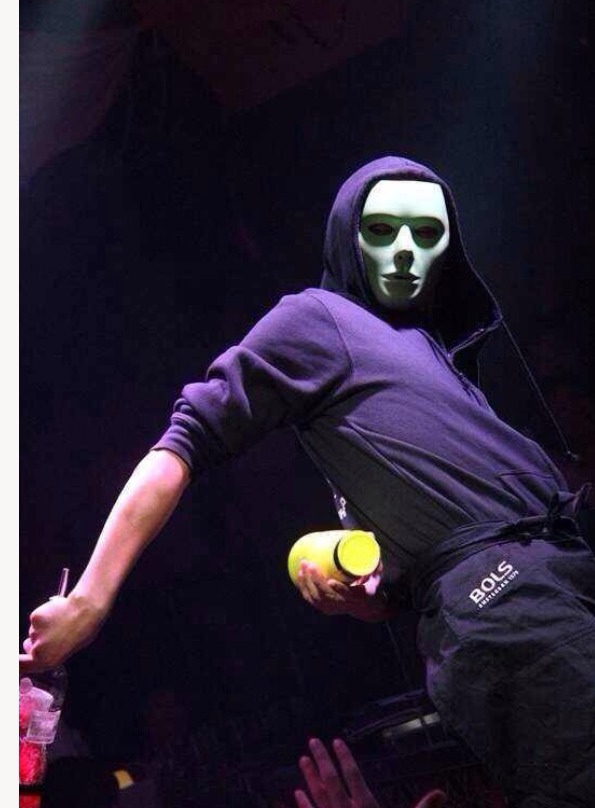 湖南兩英鎮招聘花式調酒師：1名，薪資5000-6000