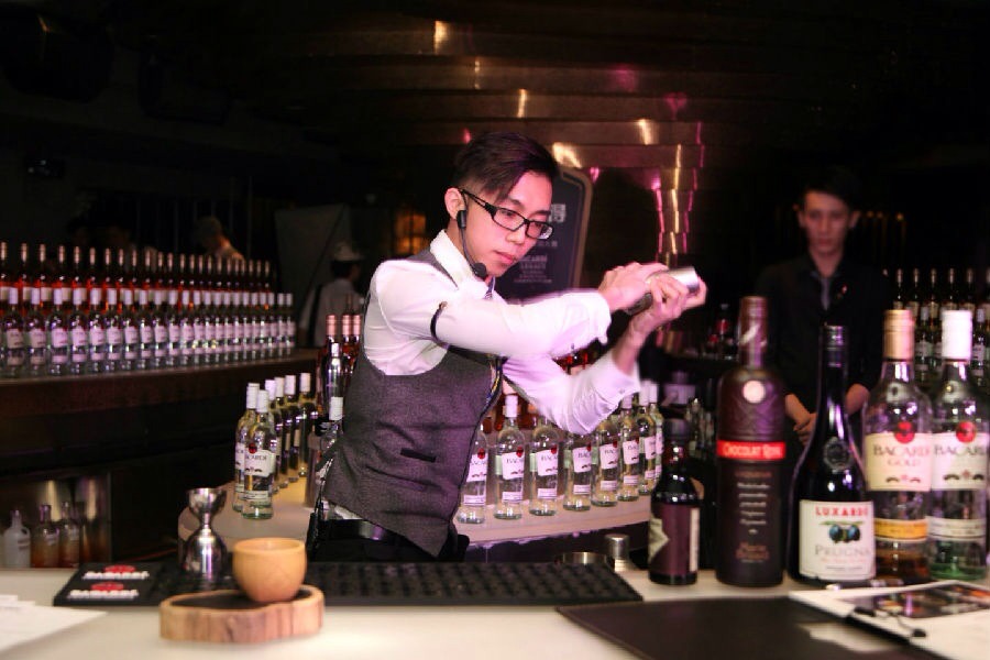 佛山高明酒吧招聘花式調酒師一名5000-6500