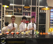 南沙萬達廣場【維意定制家具】黃金周活動、邀請展翅調(diào)酒師團隊作為演出嘉賓