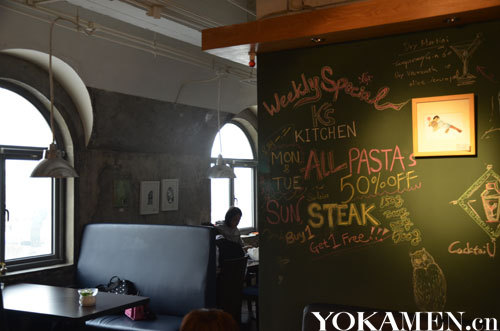 用餐區和品酒區劃分為二，互不干擾